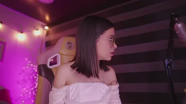 Lana Dreams  online show from November 19, 2025, 10:32 pm