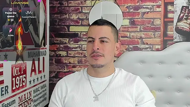 Snapshot of scotty_musicc chatting on September 19, 2025, 1:09 am scotty musicc online show from September 19, 2025, 1:09 am