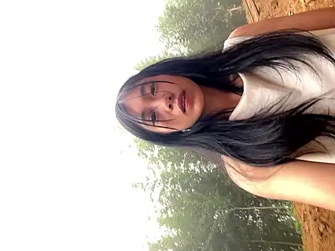 EmLy02 online show from November 6, 2025, 12:25 am