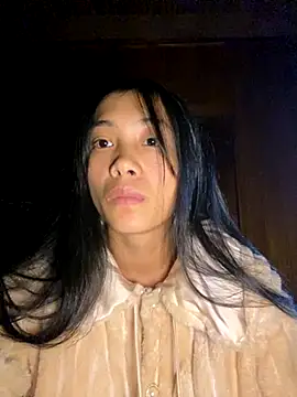 EmLy02 online show from November 11, 2025, 12:44 pm