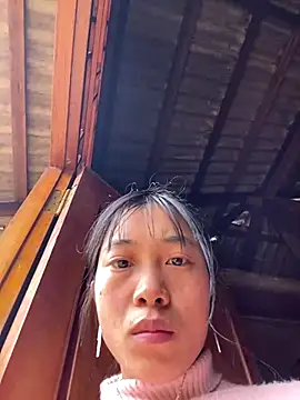 EmLy02 online show from December 17, 2025, 5:01 am