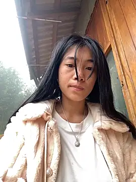 EmLy02 online show from November 1, 2025, 12:17 am