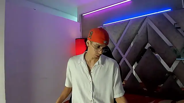 nicolai drake online show from December 1, 2025, 3:29 am