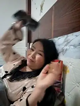 lingling5200 online show from March 9, 2026, 2:09 pm