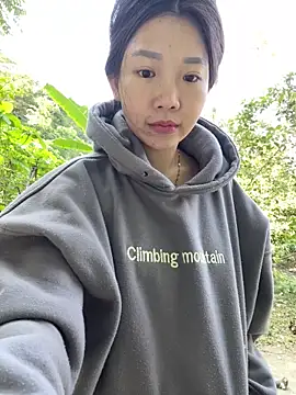 Miumieu online show from November 29, 2025, 2:01 am