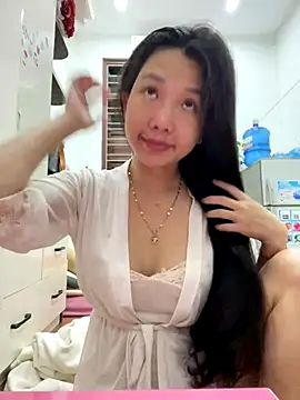 Miumieu online show from December 4, 2025, 2:27 pm