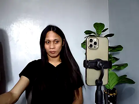 missruffa online show from September 23, 2025, 5:03 am