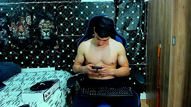 javiersexymann online show from May 17, 2026, 1:05 am