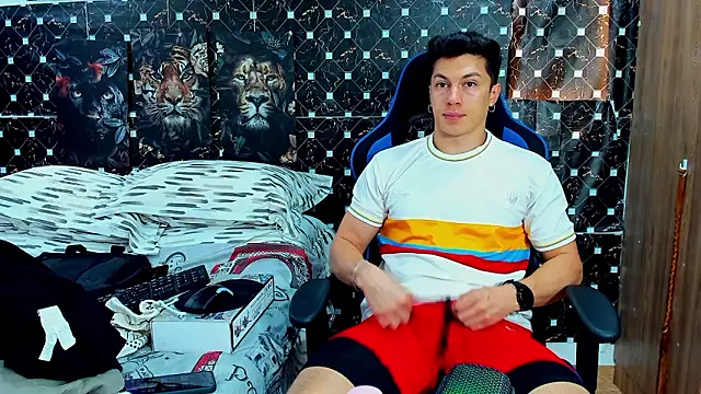 javiersexymann online show from March 2, 2026, 7:54 pm