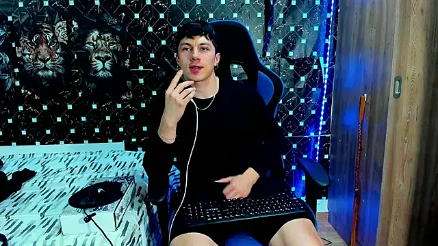 javiersexymann online show from May 25, 2026, 2:55 am