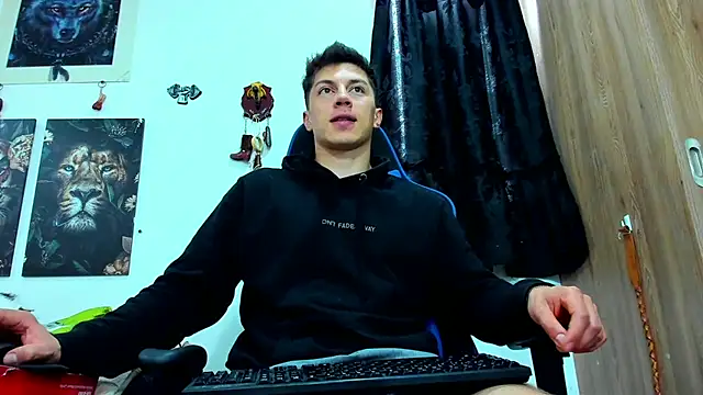 javiersexymann online show from March 18, 2025, 7:22 pm