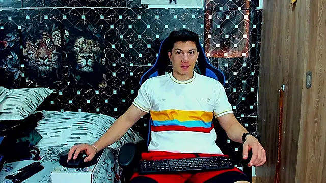 javiersexymann online show from February 20, 2026, 6:32 pm