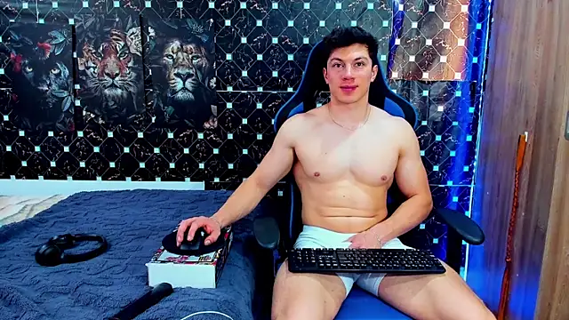 javiersexymann online show from May 26, 2026, 9:13 pm