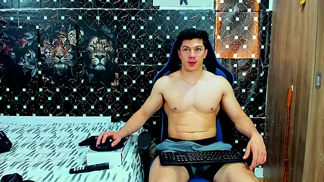 javiersexymann online show from May 18, 2026, 4:34 pm