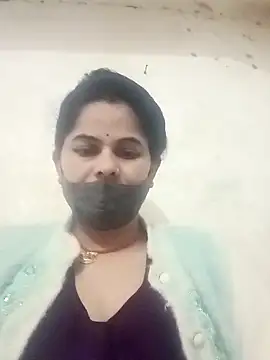 Snapshot of JULEE-740 chatting on November 29, 2025, 2:34 am JULEE-740 online show from November 29, 2025, 2:34 am