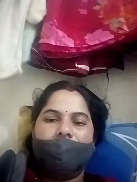 Snapshot of JULEE-740 chatting on November 2, 2025, 11:43 pm JULEE-740 online show from November 2, 2025, 11:43 pm