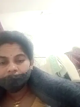 Snapshot of JULEE-740 chatting on November 10, 2025, 5:18 pm JULEE-740 online show from November 10, 2025, 5:18 pm