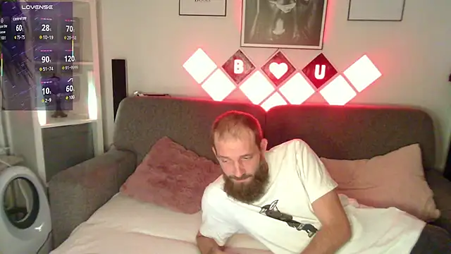 XBellaXundXUweX online show from November 4, 2025, 8:12 pm