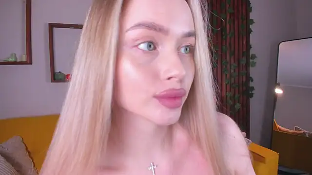 Snapshot of AvroraGoldie chatting on December 2, 2025, 11:12 am AvroraGoldie online show from December 2, 2025, 11:12 am