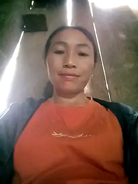 lucybaby00 online show from April 18, 2026, 5:10 am