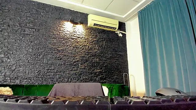 AnneSins online show from October 13, 2025, 5:47 pm