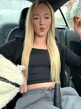 emilypeperoni online show from November 24, 2025, 1:22 pm