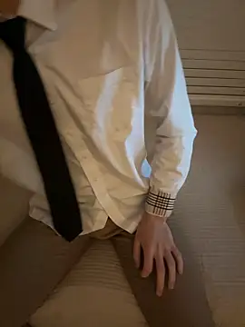 Snapshot of max_x_xine_ chatting on October 23, 2025, 3:00 pm max x xine  online show from October 23, 2025, 3:00 pm