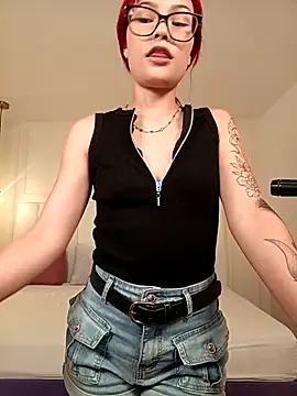 Snapshot of mae_lyra chatting on February 18, 2026, 9:44 pm mae lyra online show from February 18, 2026, 9:44 pm