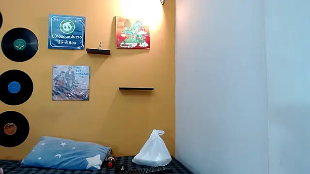 skinnyverus18 online show from March 28, 2026, 7:04 pm