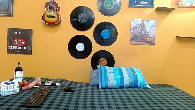 skinnyverus18 online show from February 2, 2026, 6:40 pm