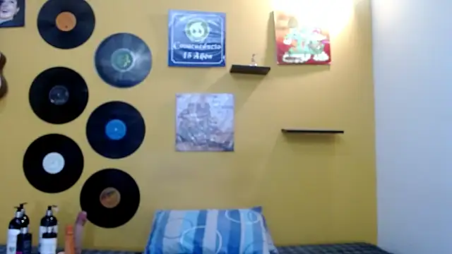 skinnyverus18 online show from April 7, 2026, 7:15 pm