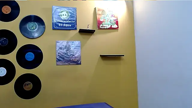 skinnyverus18 online show from April 13, 2026, 7:18 pm