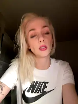 DaryaDoll online show from December 20, 2025, 7:28 pm