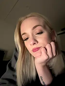 DaryaDoll online show from December 19, 2025, 9:06 pm