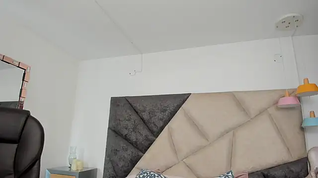 Snapshot of SaraWagner_ chatting on September 21, 2025, 6:13 pm SaraWagner online show from September 21, 2025, 6:13 pm