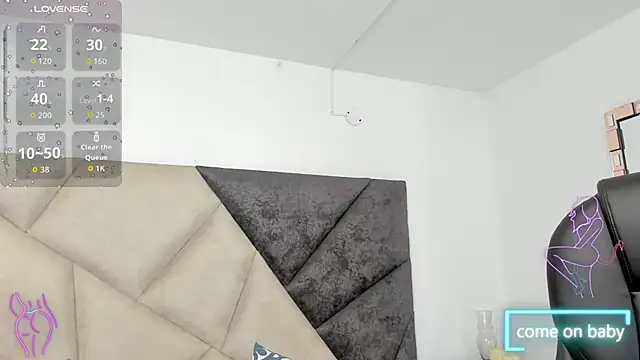 Snapshot of SaraWagner_ chatting on November 14, 2025, 12:58 am SaraWagner online show from November 14, 2025, 12:58 am