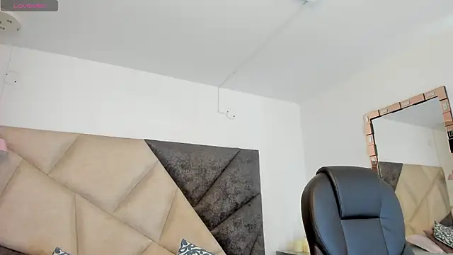 Snapshot of SaraWagner_ chatting on September 25, 2025, 6:03 pm SaraWagner online show from September 25, 2025, 6:03 pm