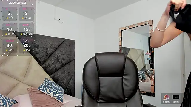 Snapshot of SaraWagner_ chatting on November 20, 2025, 1:28 am SaraWagner online show from November 20, 2025, 1:28 am