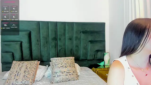 Snapshot of SaraWagner_ chatting on November 29, 2025, 12:11 am SaraWagner online show from November 29, 2025, 12:11 am