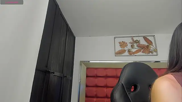 Snapshot of SaraWagner_ chatting on October 9, 2025, 12:11 am SaraWagner online show from October 9, 2025, 12:11 am