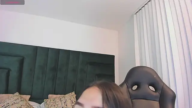 Snapshot of SaraWagner_ chatting on November 11, 2025, 12:27 am SaraWagner online show from November 11, 2025, 12:27 am