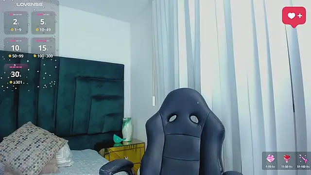 Snapshot of SaraWagner_ chatting on September 14, 2025, 12:11 am SaraWagner online show from September 14, 2025, 12:11 am