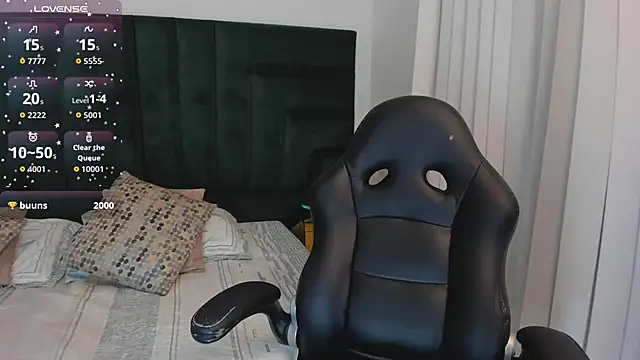 Snapshot of SaraWagner_ chatting on October 26, 2025, 12:11 am SaraWagner online show from October 26, 2025, 12:11 am