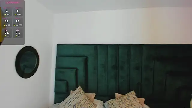 Snapshot of SaraWagner_ chatting on October 31, 2025, 12:40 am SaraWagner online show from October 31, 2025, 12:40 am