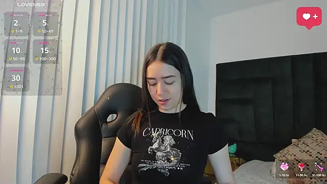 Snapshot of SaraWagner_ chatting on September 29, 2025, 6:13 pm SaraWagner online show from September 29, 2025, 6:13 pm