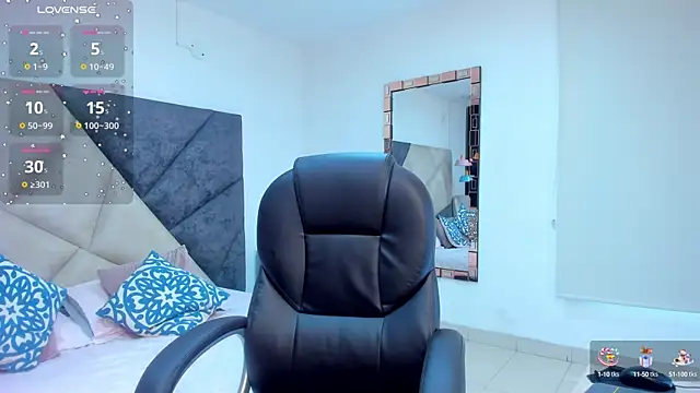 Snapshot of SaraWagner_ chatting on October 13, 2025, 5:58 pm SaraWagner online show from October 13, 2025, 5:58 pm