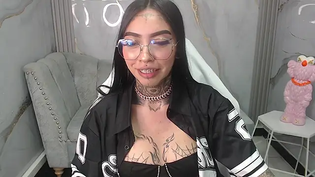 Ashley Blum v online show from October 19, 2025, 1:03 pm