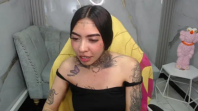 Ashley Blum v online show from November 16, 2025, 1:21 am