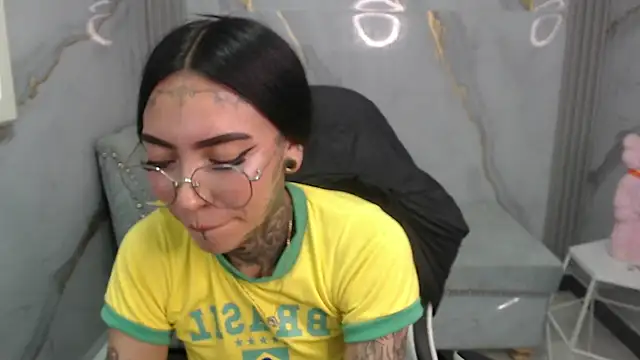 Ashley Blum v online show from November 30, 2025, 1:17 am