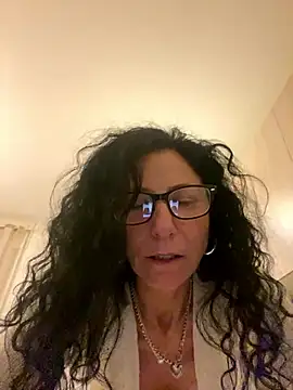 Snapshot of eddivad6974 chatting on January 13, 2026, 8:18 am eddivad6974 online show from January 13, 2026, 8:18 am